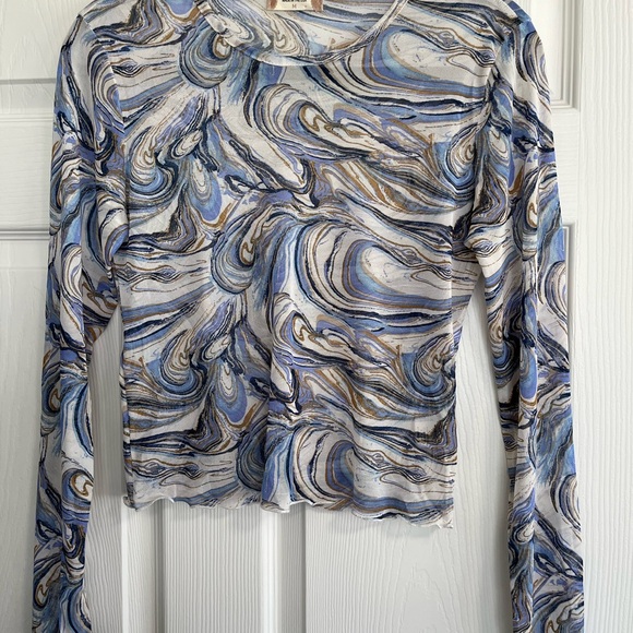 Beautiful swirl patterned top from altar’d state. - Picture 2 of 4